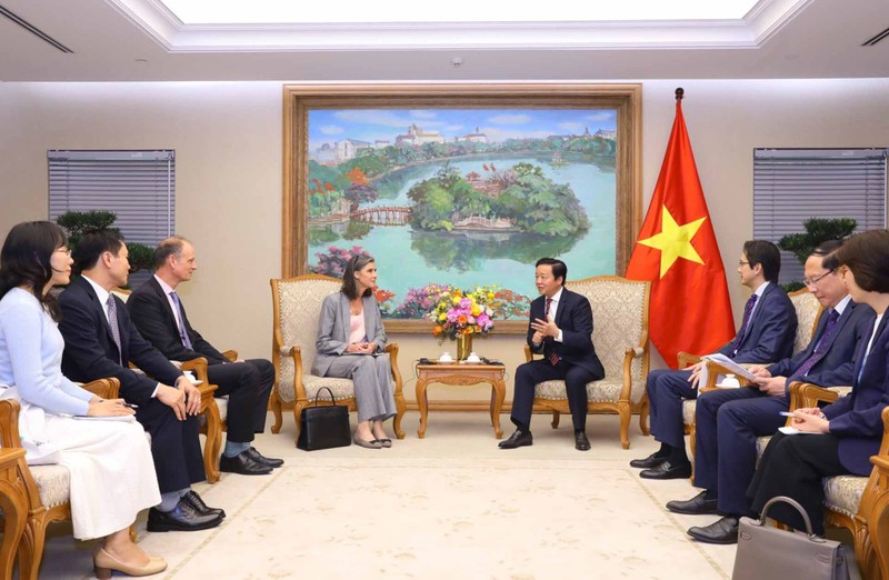 Deputy Prime Minister Tran Hong Ha (R) and UNDP Resident Representative in Vietnam Ramla Khalidi (Photo: VGP)