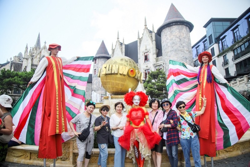 Visitors at the Sun World Ba Na Hills tourist area in Da Nang city (Photo: VnExpress)