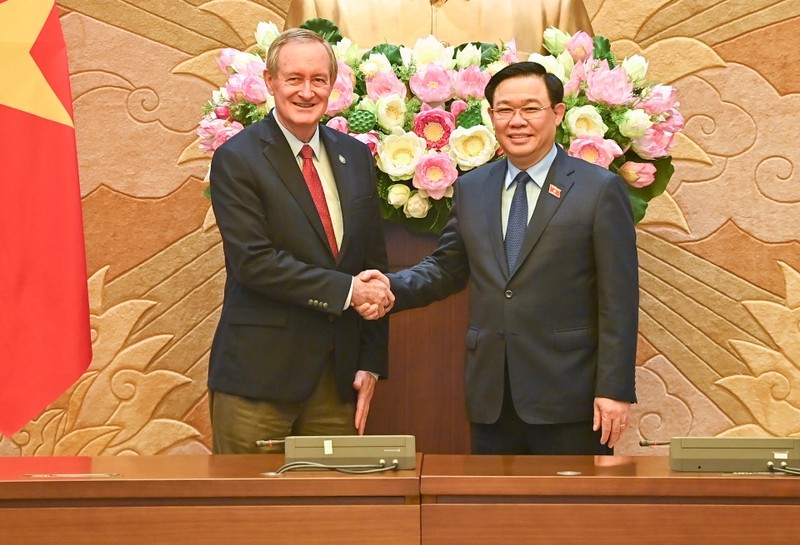 National Assembly Chairman Vuong Dinh Hue and US Senator Mike Crapo (Photo: NDO/Duy Linh)