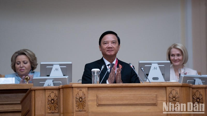 NA Vice Chairman Nguyen Khac Dinh (C) at the 10th Nevsky International Ecological Congress in St. Petersburg (Photo: NDO/Thanh The)