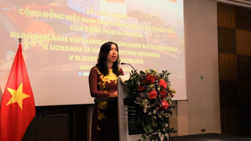 Deputy Minister of Foreign Affairs and Chairwoman of the State Committee on Overseas Vietnamese Affairs Le Thi Thu Hang speaking at the event (Photo: VOV)