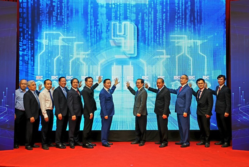 At the launch of the Electronics and Semiconductor Centre (Photo: VNA)