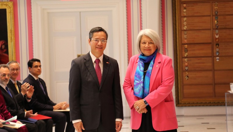 Vietnamese Ambassador to Canada Pham Vinh Quang and Canadian Governor General Mary Jeannie May Simon in Ottawa. (Photo: VNA)