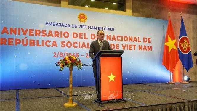 Vietnamese Ambassador to Chile Pham Truong Giang speaking at the ceremony (Photo: VNA)