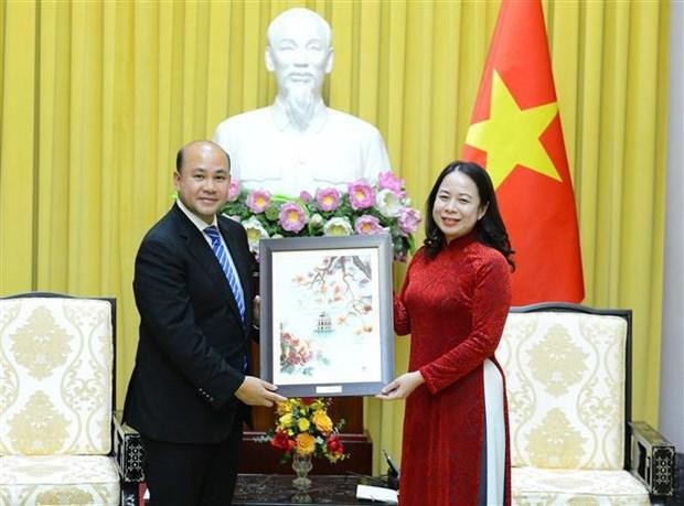 Vice President Vo Thi Anh Xuan (R) and President of the Cambodian Union of Youth Federations Hun Many at the reception. (Photo: VNA)