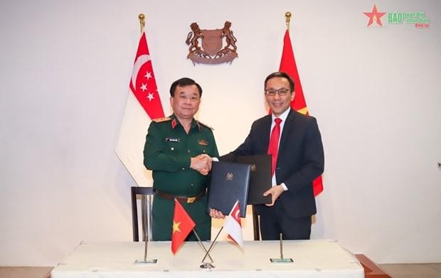 Vietnam and Singapore signed a cooperation plan for 2023-2025 which is built on the renewed Defence Cooperation Agreement signed in February this year. (Photo: qdnd.vn)
