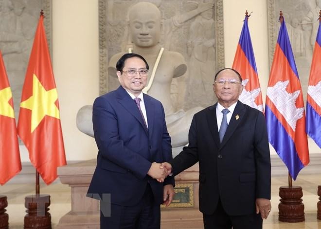 Prime Minister Pham Minh Chinh and President of Cambodian National Assembly Samdech Heng Samrin (Photo: VNA)