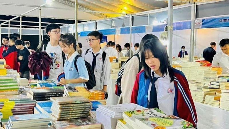 Quang Ninh Book Fair 2022 attracts a large number of visitors