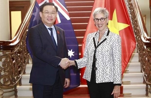 National Assembly Chairman Vuong Dinh Hue (L) meets Governor of Victoria state Linda Dessau (Photo: VNA)