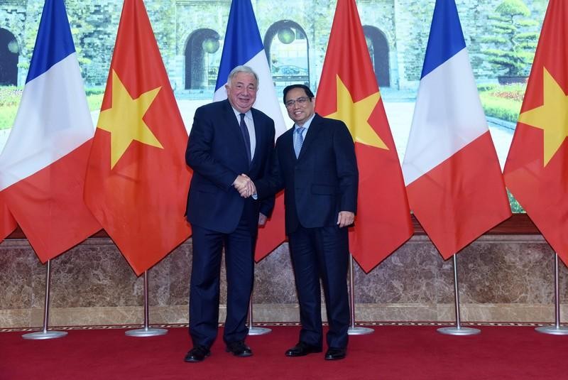 Prime Minister Pham Minh Chinh receives President of the French Senate Gérard Larcher in Hanoi on December 8. (Photo: TRAN HAI/NDO)