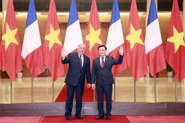 National Assembly Chairman Vuong Dinh Hue (R) and President of the French Senate Gérard Larcher (Photo: VNA)