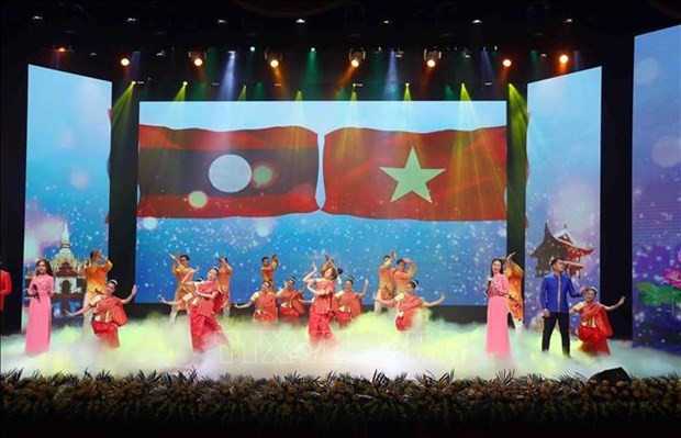 An art performance programme praising Vietnam - Laos relations. (Photo: VNA)