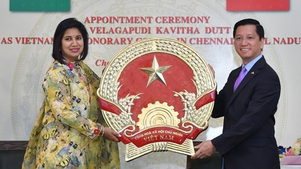 Vietnamese Ambassador to India Nguyen Thanh Hai (R) and Velagapudi Kavitha Dutt (Photo: The Hindu)