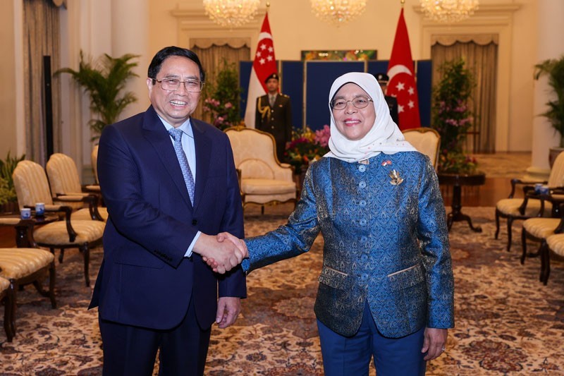Prime Minister Pham Minh Chinh and President of Singapore Halimah Yacob (Photo: Nhat Bac)