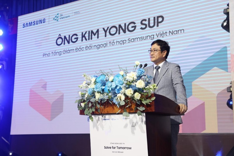 Deputy General Director of External Relations & Communications at the Samsung Complex in Vietnam Kim Yong Sup speaking at the event. (Photo: Samsung Vietnam)