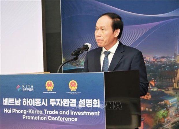 Secretary of the Hai Phong Party Committee Le Tien Chau speaks at the conference. (Photo: VNA)