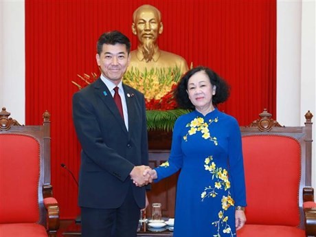 Truong Thi Mai, Chairwoman of the CPV Central Committee’s Organisation Commission and CDPJ President Izumi Kenta. (Photo: VNA)