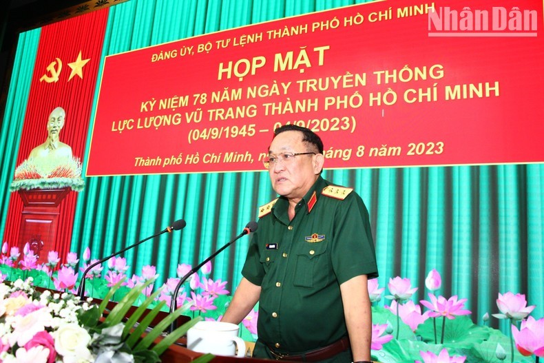 Senior Lieutenant General Vo Minh Luong speaking at the meeting (Photo: NDO)