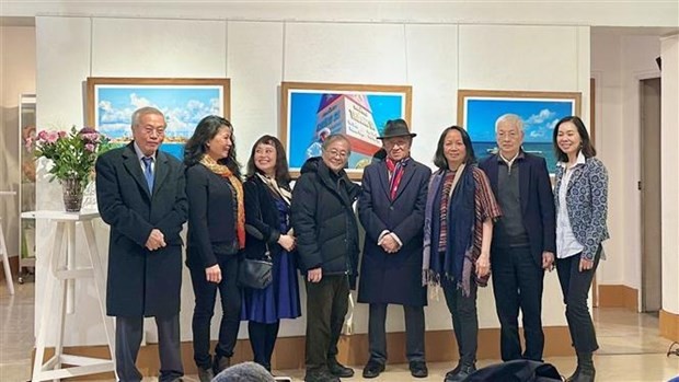 Members of the "Love Hanoi" Club in Paris at the launching ceremony. (Photo: VNA)