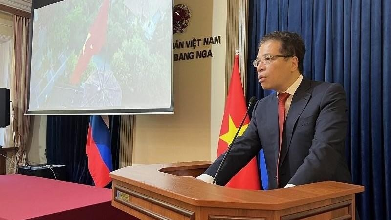 Vietnamese Ambassador to Russia speaks at the event. (Photo: Thanh The)