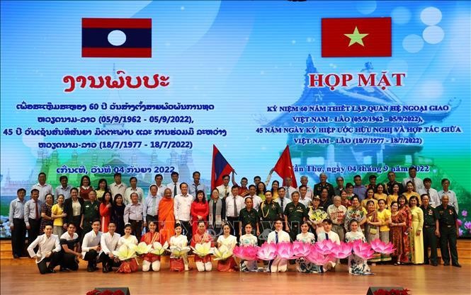 The meeting to mark Vietnam-Laos ties in Can Tho. (Photo: VNA)