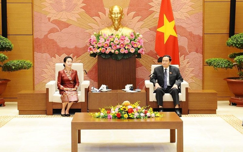 National Assembly Vice Chairman Tran Thanh Man and Chairwoman of the Lao NA’s Committee for Cultural and Social Affairs Thoummaly Vongphachanh. (Photo: VNA)