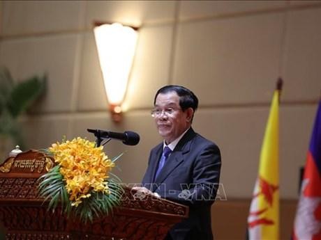 Cambodian Prime Minister Hun Sen speaking at the meeting. (Photo: VNA)