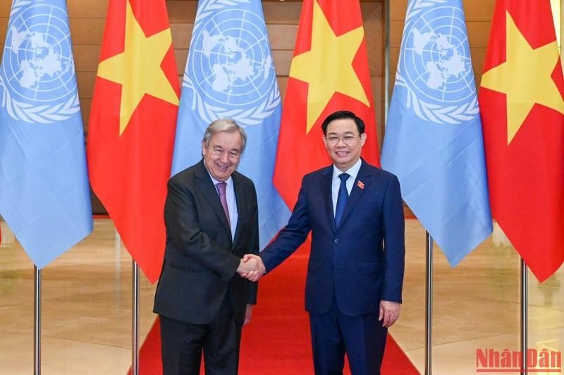 National Assembly Chairman Vuong Dinh Hue and UN Secretary-General António Guterres. (Photo: Duy Linh)