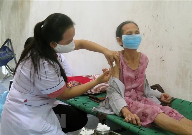 A woman is vaccinated against COVID-19. (Photo: VNA)