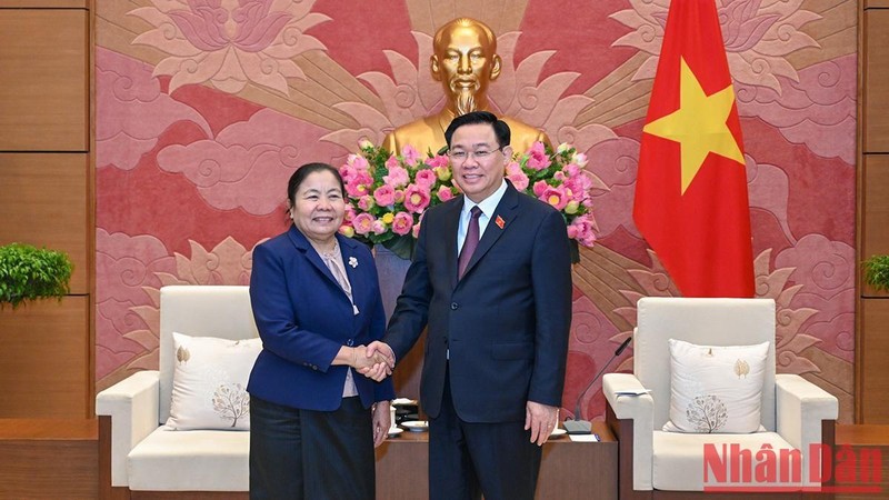 National Assembly Chairman Vuong Dinh Hue and Chairwoman of the Lao People's Revolutionary Party's Central Organisation Commission Sisay Leudetmounsone.