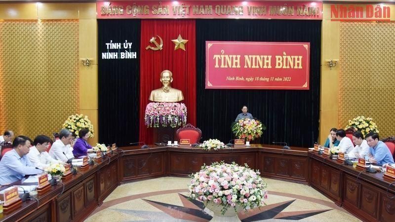 The working session between Prime Minister Pham Minh Chinh and Ninh Binh leaders. (Photo: Tran Hai)