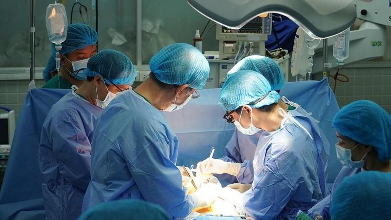 Cho Ray Hospital's Human Organ Transplantation Coordinating Unit receives one heart, two kidneys, two corneas, and skin from the donor.