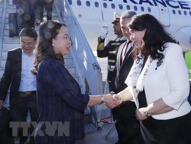 Tunisian Minister of Culture Hayet Ketat welcomes Vice President Vo Thi Anh Xuan. (Photo: VNA)
