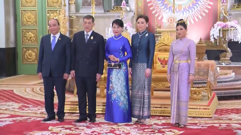 President Nguyen Xuan Phuc and his spouse pay a courtesy call to Thai King Maha Vajiralongkorn and Queen Suthida.