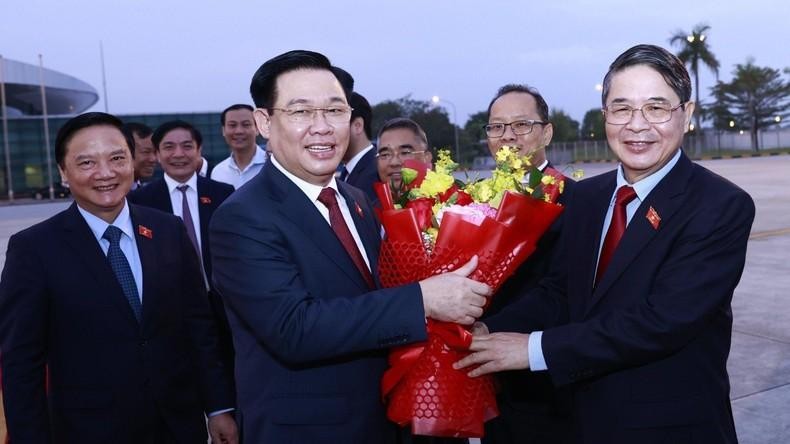 NA Chairman Vuong Dinh Hue leaves Noi Bai Airport. (Photo: VNA)