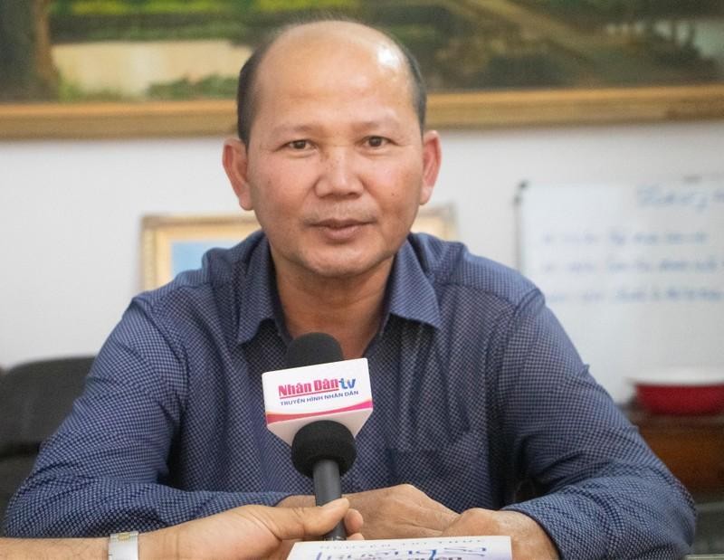 Cambodian scholar Uch Leang.
