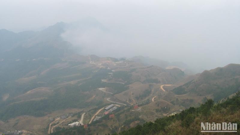 The Mount Mau Son tourism zone in Lang Son Province is covered in cold air.