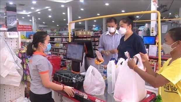 Shoppers at a supermarket in Vientiane, Laos. (Photo: VNA)