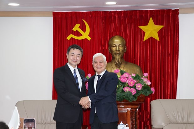Nguyen Van Loi, Secretary of Binh Duong province's Party Committee (left) and Sasaki Hajime, Vice Chairman of the Policy Committee of the Japanese Diet. (Photo: VNA)