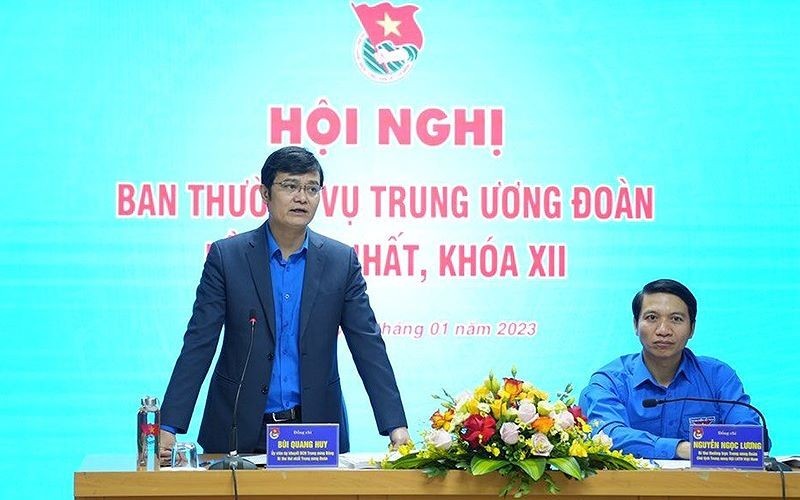 First Secretary of the Youth Union Bui Quang Huy speaks at the conference.
