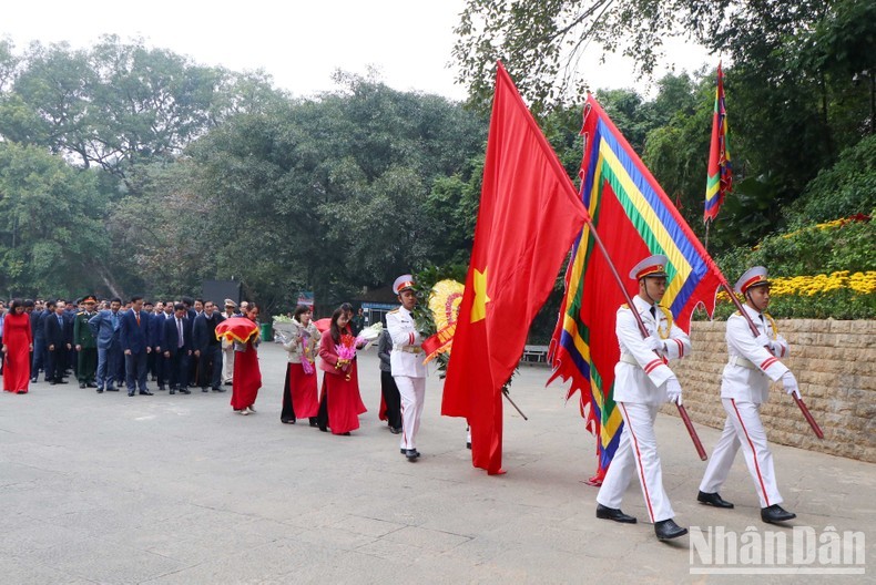 Incense-offering ceremony held by Phu Tho province in commemoration of Hung Kings. (Photo: Nhan Dan)