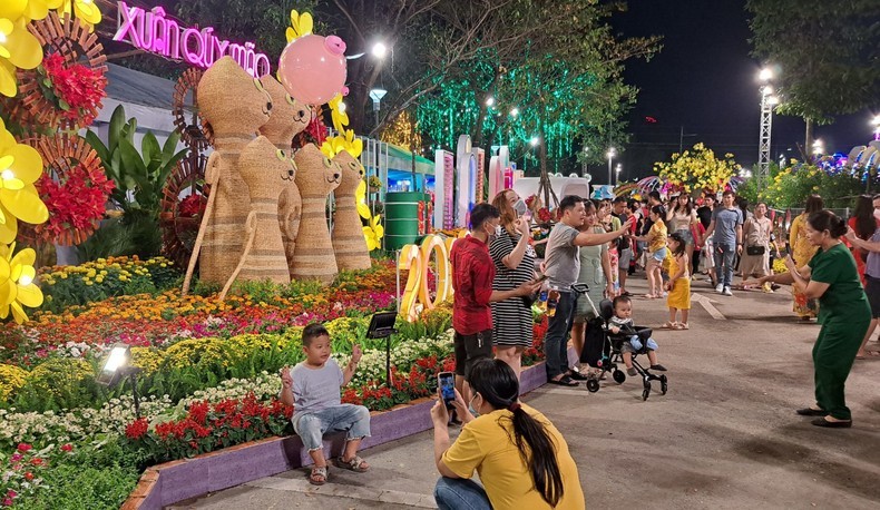 People pose for photos at the Binh Duong Flower Festival.