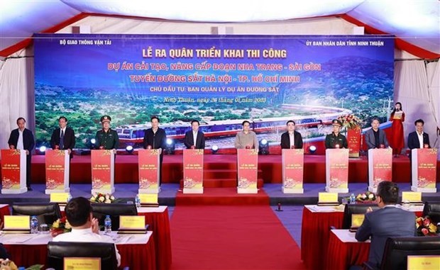 The launch of forces for the upgrade of the Nha Trang - Saigon rail route on January 26. (Photo: VNA)