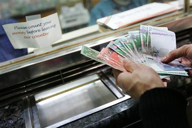 A currency exchange counter in Kuala Lumpur, Malaysia. (Photo: AFP/VNA)