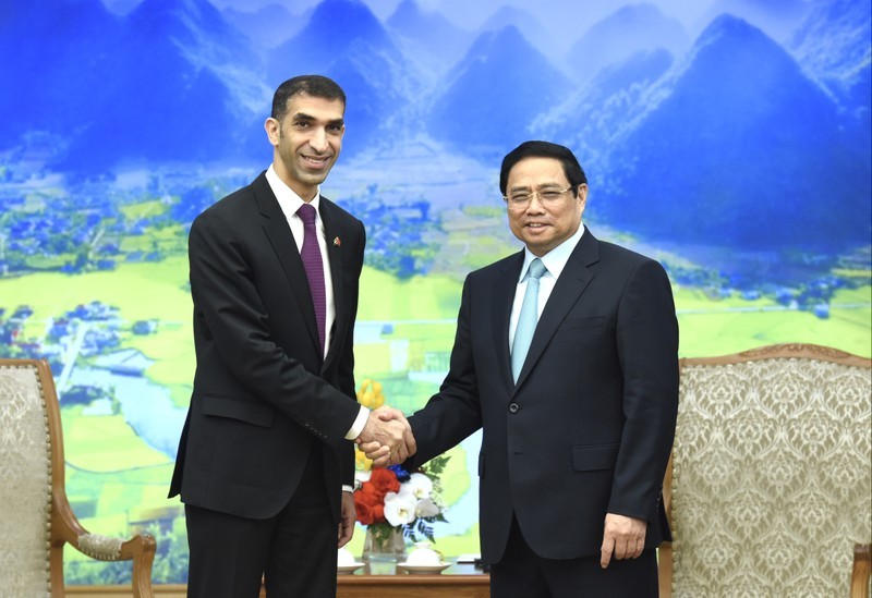 PM Pham Minh Chinh (R) and UAE Minister of State for Foreign Trade Thani bin Ahmed Al Zeyoudi at the meeting in Hanoi on June 5. (Photo: NDO/Tran Hai)