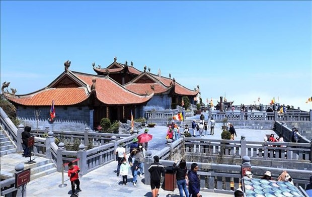 Tourists at a spiritual tourism site in Fansipan, Lao Cai (Photo: VNA)