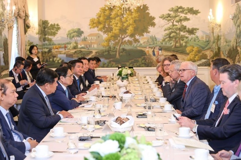 The meeting between PM Pham Minh Chinh and CEOs of US semiconductor firms in Washington DC on September 19 (Photo: Duong Giang) 