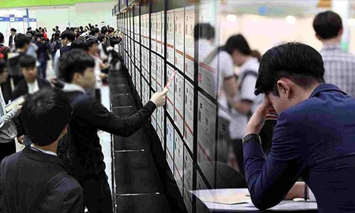 The number of employed people in the Republic of Korea grew by 807,000 in August from a year earlier, statistical office data showed Friday.