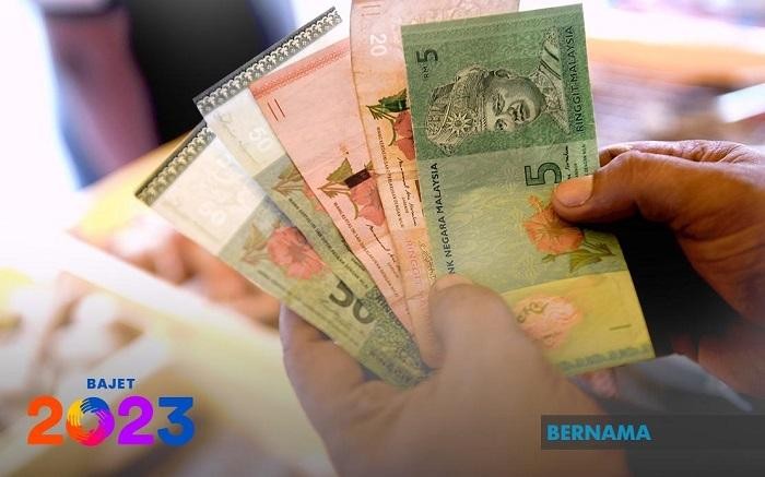 Malaysia on Friday unveiled a smaller budget for 2023 and warned of an economic slowdown but, with a possible national election in the offing, also announced cash aid and tax cuts.