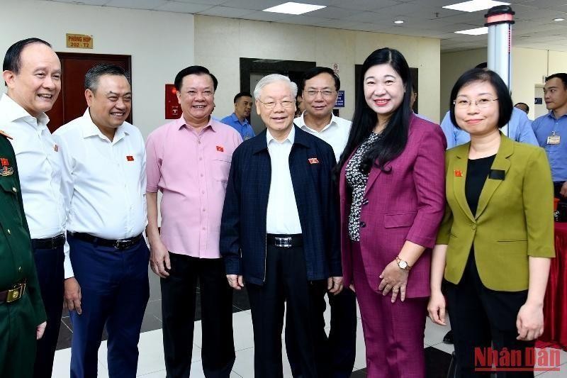 Party General Secretary Nguyen Phu Trong meets Hanoi voters.